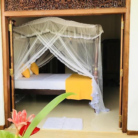 Neli Guests House Hotell Unawatuna Exteriör bild