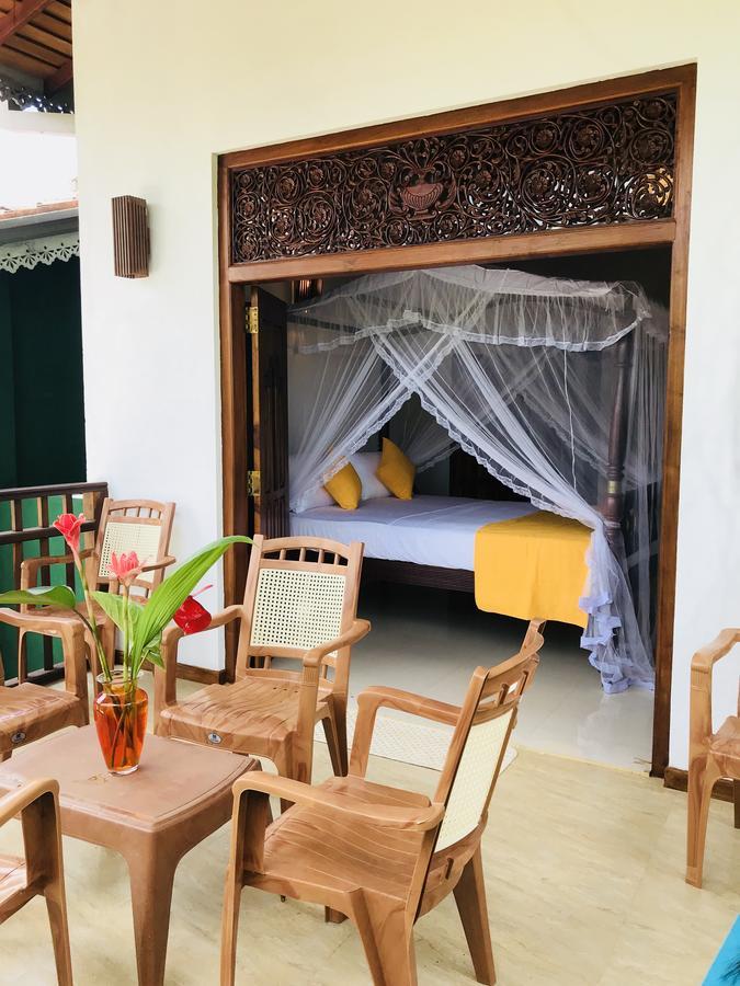Neli Guests House Hotell Unawatuna Exteriör bild