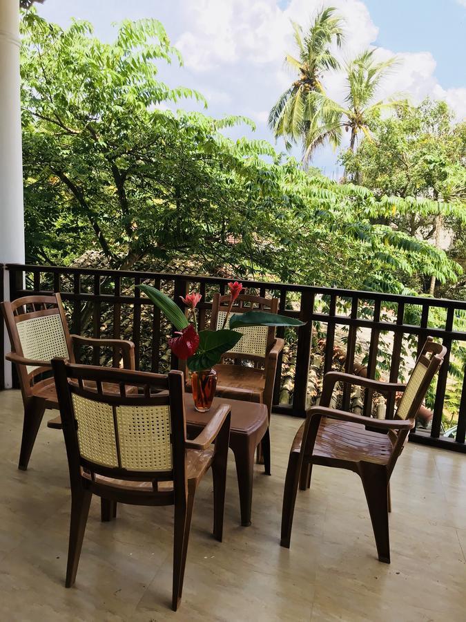 Neli Guests House Hotell Unawatuna Exteriör bild