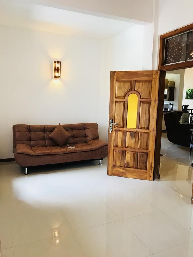 Neli Guests House Hotell Unawatuna Exteriör bild
